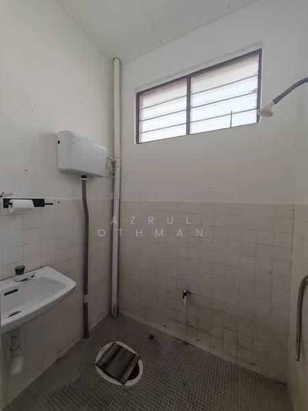Rumah Teres 1-Tingkat untuk Dijual di Taman Cempaka (Senawang) - Azrul Othman - Bathroom - PropertyGuru.com.my