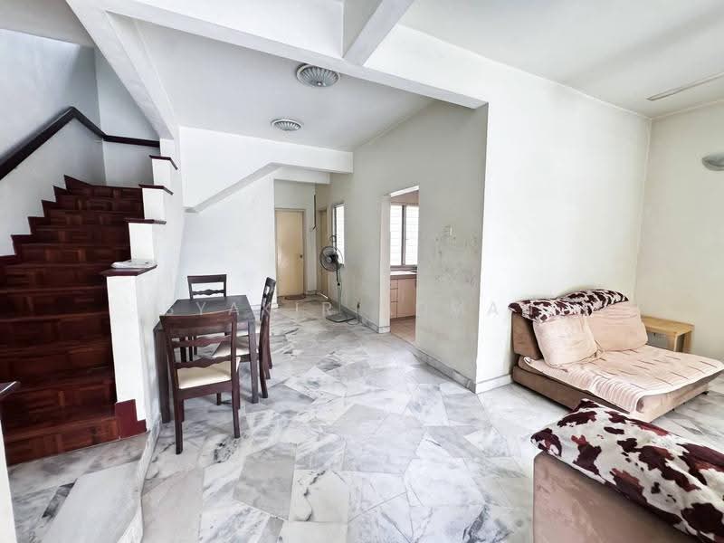 Rumah Teres 2-Tingkat untuk Dijual di Usj 22 (Subang Jaya) - Syakir Adman - Living Room - PropertyGuru.com.my