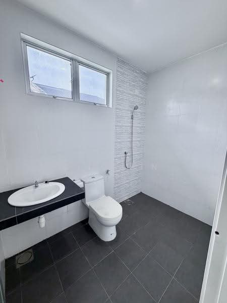 Rumah Bandar untuk Disewa di Taman Bandar Meru Prima (Ipoh) - Gil Chin - Bathroom - PropertyGuru.com.my