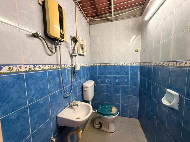1-storey Terraced House for Sale in Batu Lancang (Jelutong) - Ping Koay - Bathroom - PropertyGuru.com.my