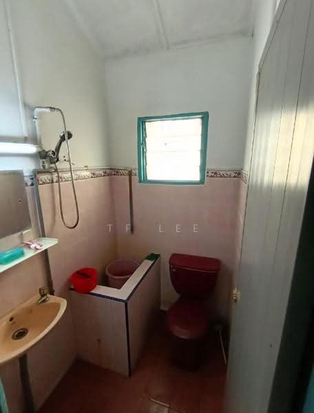 Rumah Teres 1-Tingkat untuk Dijual di Kepong Baru (Kepong) - TF Lee - Bathroom - PropertyGuru.com.my