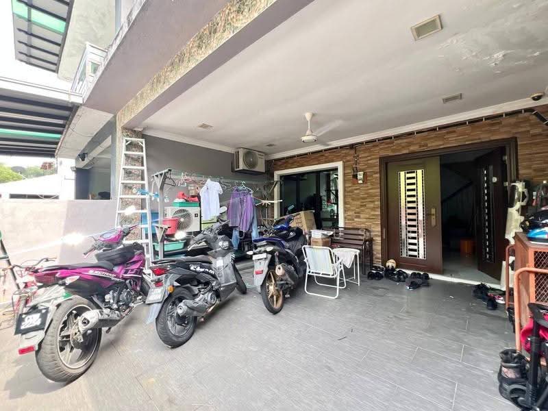 Rumah Teres 2-Tingkat untuk Dijual di Lestari Putra (Seri Kembangan) - Firdaus Husin - Exterior - PropertyGuru.com.my