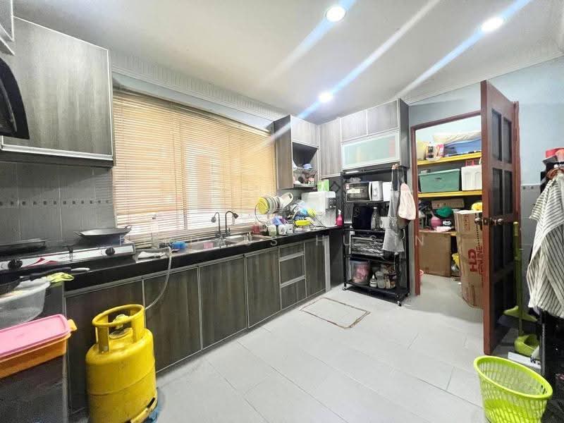 Rumah Teres 2-Tingkat untuk Dijual di Lestari Putra (Seri Kembangan) - Firdaus Husin - Kitchen - PropertyGuru.com.my