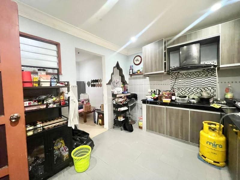 Rumah Teres 2-Tingkat untuk Dijual di Lestari Putra (Seri Kembangan) - Firdaus Husin - Kitchen - PropertyGuru.com.my