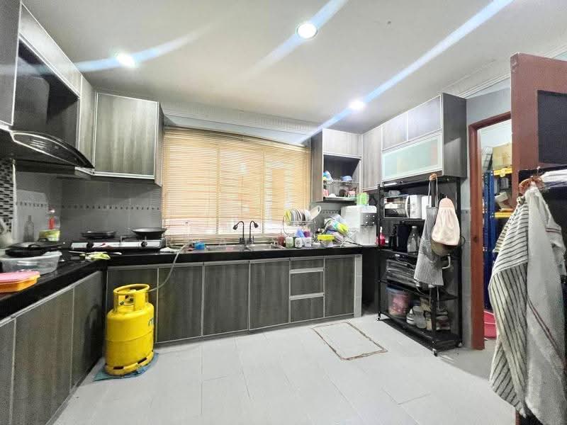 Rumah Teres 2-Tingkat untuk Dijual di Lestari Putra (Seri Kembangan) - Firdaus Husin - Kitchen - PropertyGuru.com.my