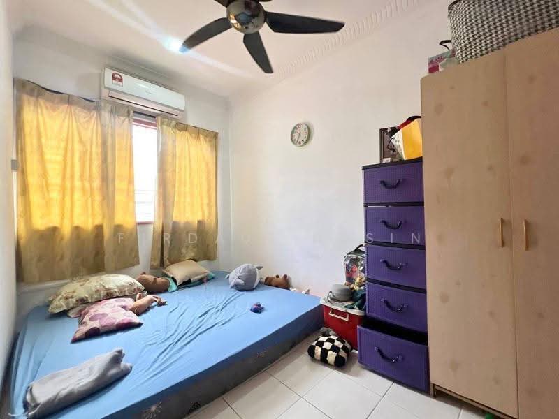 Rumah Teres 2-Tingkat untuk Dijual di Lestari Putra (Seri Kembangan) - Firdaus Husin - Bedroom - PropertyGuru.com.my