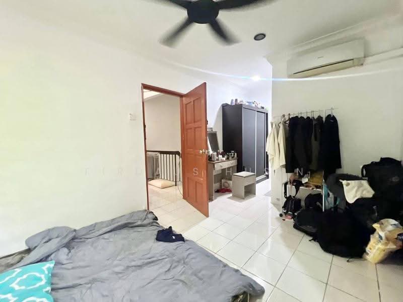 Rumah Teres 2-Tingkat untuk Dijual di Lestari Putra (Seri Kembangan) - Firdaus Husin - Bedroom - PropertyGuru.com.my