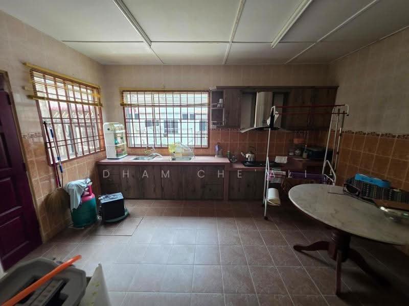 Rumah Teres 2-Tingkat untuk Dijual di Taman Perumahan Bukit Berserah (Beserah) - Idham Che'Ali - Kitchen - PropertyGuru.com.my