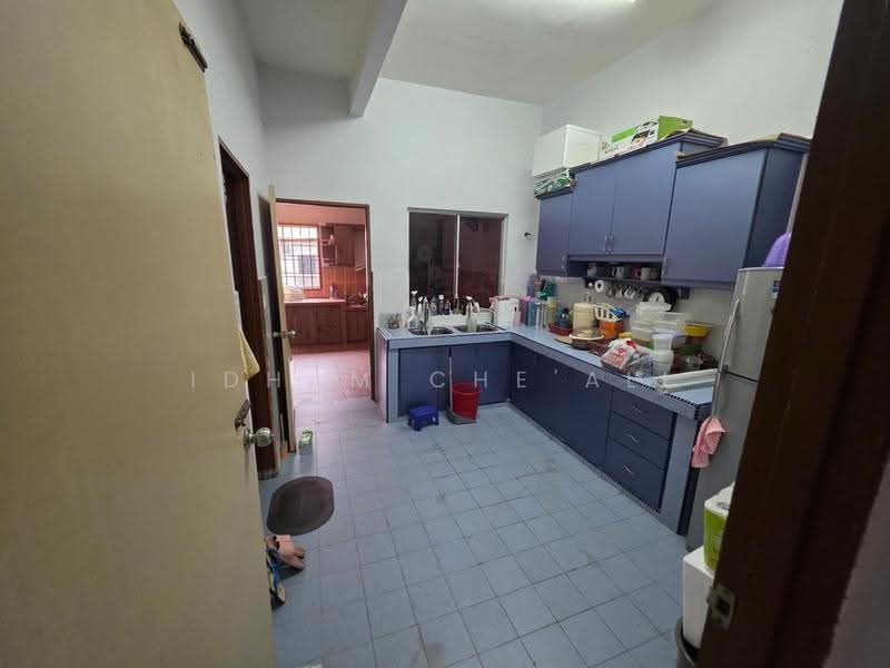 Rumah Teres 2-Tingkat untuk Dijual di Taman Perumahan Bukit Berserah (Beserah) - Idham Che'Ali - Kitchen - PropertyGuru.com.my
