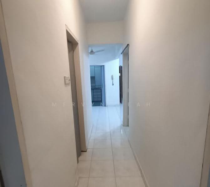 Kondominium untuk Dijual di Tiara View - Mervyn Seah - Corridor - PropertyGuru.com.my