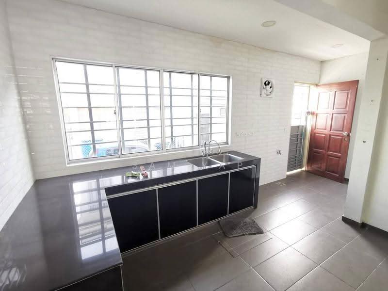 Rumah Teres 2-Tingkat untuk Dijual di Taman Bestari Perdana (Pasir Gudang) - Sam Yap - Kitchen - PropertyGuru.com.my