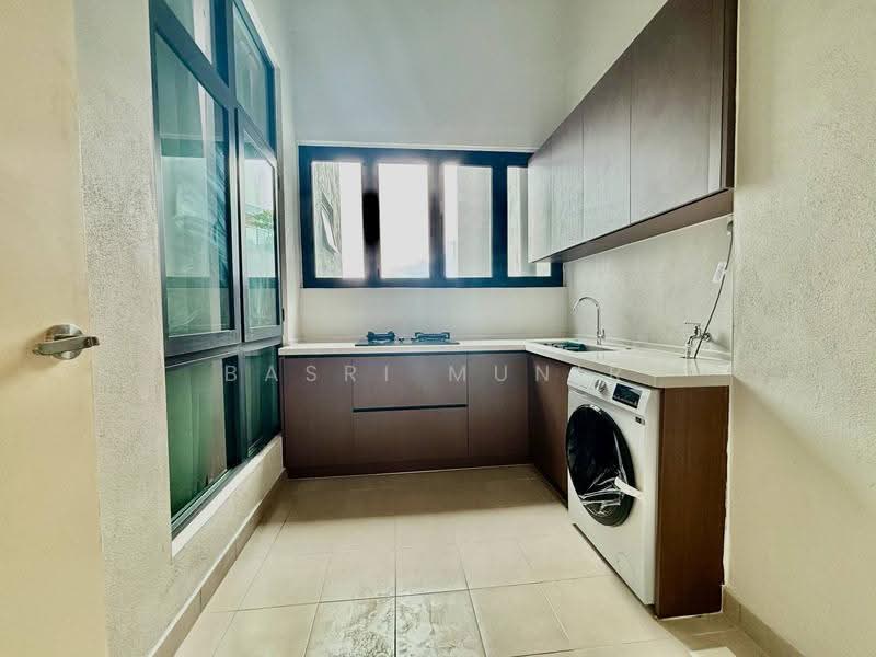Kondominium untuk Disewa di Brezza Hill - Basri Munir - Kitchen - PropertyGuru.com.my
