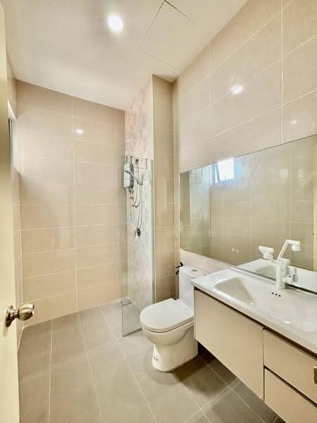 Kondominium untuk Disewa di Brezza Hill - Basri Munir - Bathroom - PropertyGuru.com.my