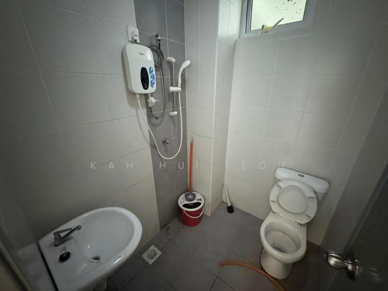 Kondominium untuk Disewa di Spectrum Residence (Alam Permai) - Kah Hui Teoh - Bathroom - PropertyGuru.com.my