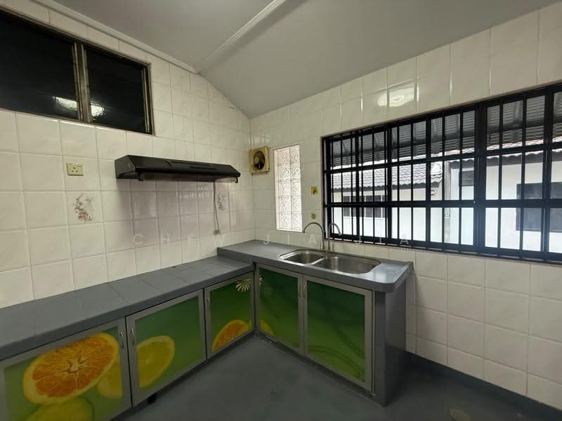 Rumah Teres 2-Tingkat untuk Disewa di Taman Molek (Johor Bahru) - Chew Jia Jia - Kitchen - PropertyGuru.com.my