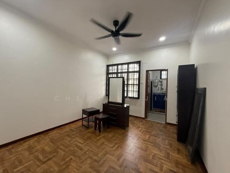 Rumah Teres 2-Tingkat untuk Disewa di Taman Molek (Johor Bahru) - Chew Jia Jia - Bedroom - PropertyGuru.com.my