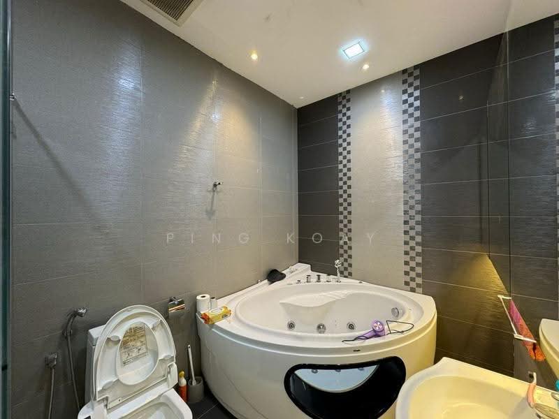 3-storey Terraced House for Sale in Jelutong (Penang) - Ping Koay - Bathroom - PropertyGuru.com.my