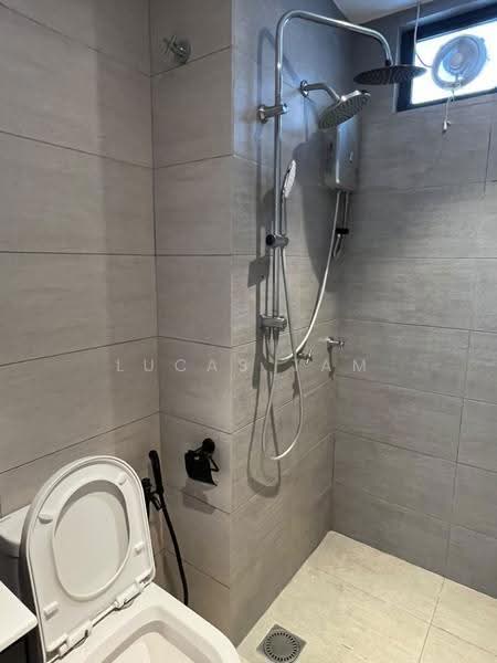 Kediaman Servis untuk Dijual di KL Traders Square - Lucas Tam - Bathroom - PropertyGuru.com.my