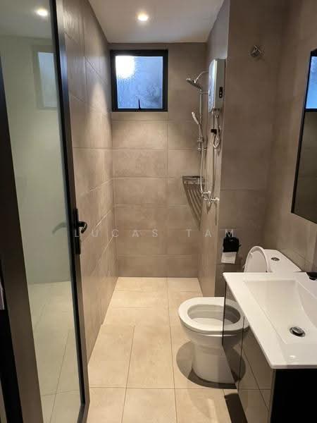 Kediaman Servis untuk Dijual di KL Traders Square - Lucas Tam - Bathroom - PropertyGuru.com.my