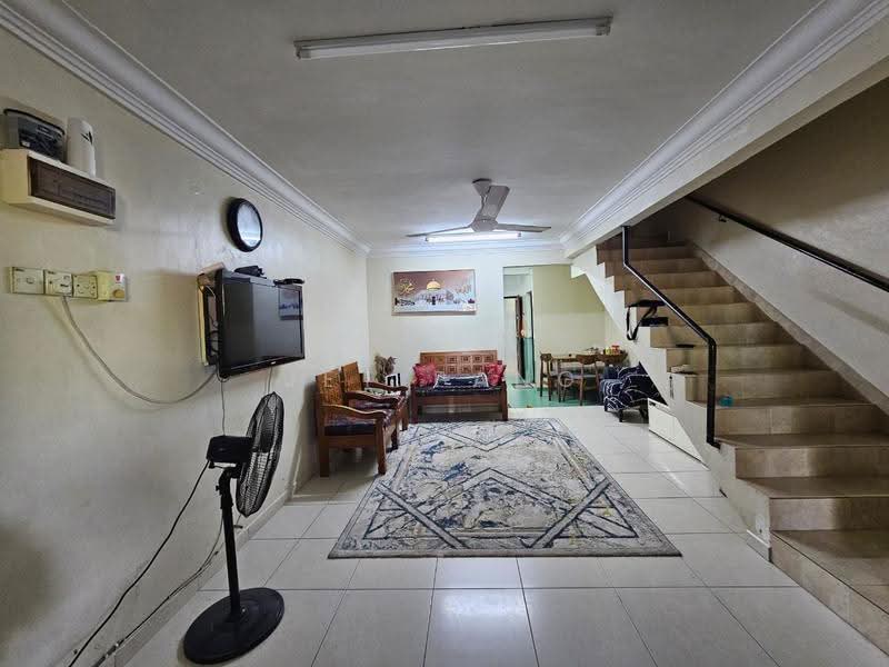 Rumah Teres 2-Tingkat untuk Dijual di Taman Johor Jaya (Johor Bahru) - Jet Pang - Living Room - PropertyGuru.com.my