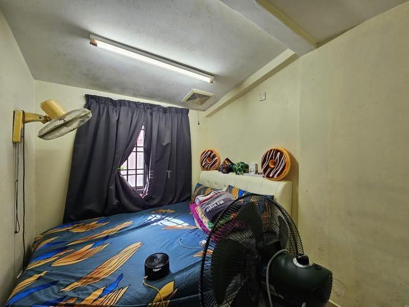 Rumah Teres 2-Tingkat untuk Dijual di Taman Johor Jaya (Johor Bahru) - Jet Pang - Bedroom - PropertyGuru.com.my