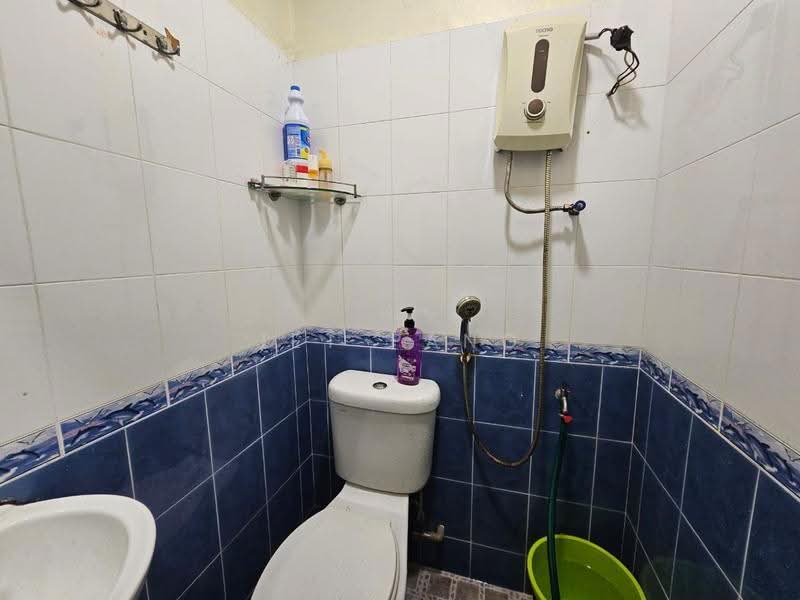 Rumah Teres 2-Tingkat untuk Dijual di Taman Johor Jaya (Johor Bahru) - Jet Pang - Bathroom - PropertyGuru.com.my