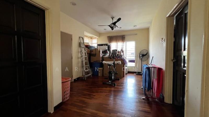 Rumah Berkembar untuk Dijual di Taman Equine (Seri Kembangan) - Aaron Yong - Living Room - PropertyGuru.com.my