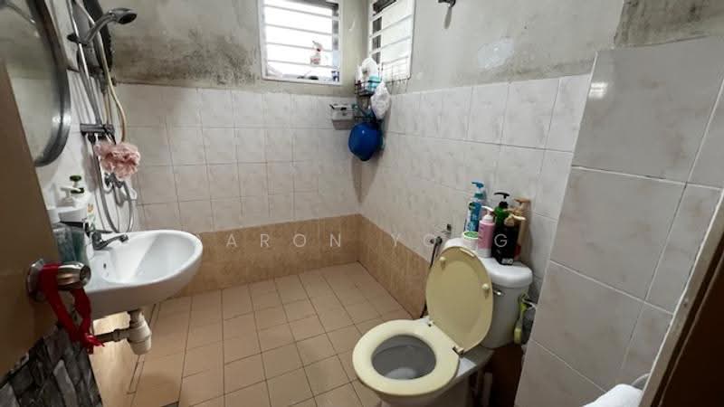 Rumah Berkembar untuk Dijual di Taman Equine (Seri Kembangan) - Aaron Yong - Bathroom - PropertyGuru.com.my
