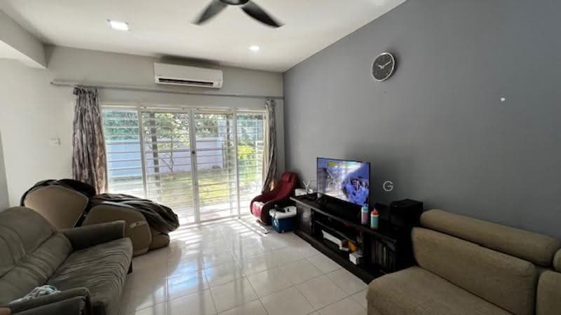 Rumah Berkembar untuk Dijual di Taman Equine (Seri Kembangan) - Aaron Yong - Living Room - PropertyGuru.com.my