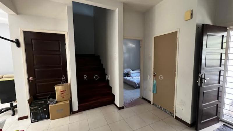 Rumah Berkembar untuk Dijual di Taman Equine (Seri Kembangan) - Aaron Yong - Entrance - PropertyGuru.com.my