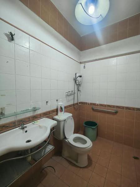 Rumah Teres 2-Tingkat untuk Dijual di Taman Megah Emas (Petaling Jaya) - Angie Chai - Bathroom - PropertyGuru.com.my