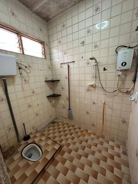 1-storey Terraced House for Sale in Taman Ungku Tun Aminah (Skudai) - Iden Tan - Bathroom - PropertyGuru.com.my