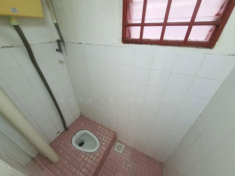 Flat for Sale at Flat Tasek 64 - Alicia Shum - Bathroom - PropertyGuru.com.my