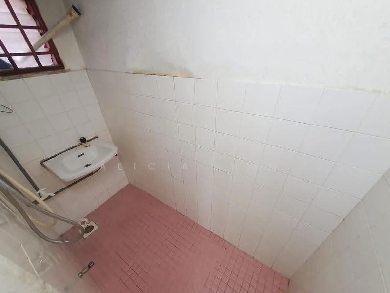 Flat for Sale at Flat Tasek 64 - Alicia Shum - Bathroom - PropertyGuru.com.my