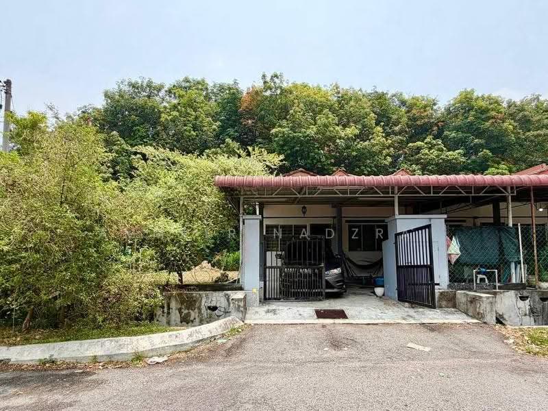 Rumah Teres 1-Tingkat untuk Dijual di Taman Desa Kenanga 2 (Semenyih) - Ammeer Nadzrai - Exterior - PropertyGuru.com.my
