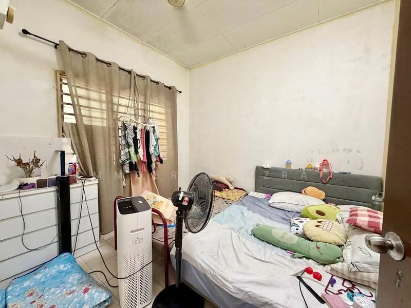 Rumah Teres 1-Tingkat untuk Dijual di Taman Desa Kenanga 2 (Semenyih) - Ammeer Nadzrai - Bedroom - PropertyGuru.com.my