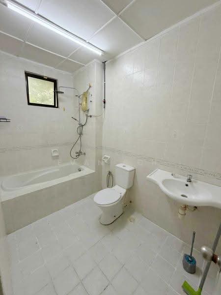 Rumah Berkembar untuk Dijual di Taman Mutiara Indah (Puchong) - Evan Goh - Bathroom - PropertyGuru.com.my