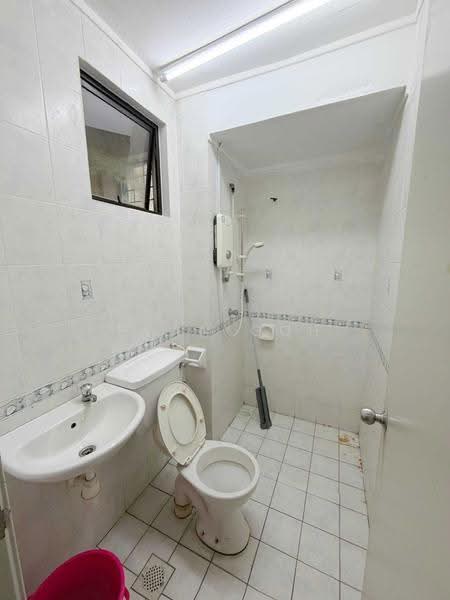 Rumah Berkembar untuk Dijual di Taman Mutiara Indah (Puchong) - Evan Goh - Bathroom - PropertyGuru.com.my