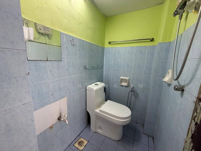 Apartment for Sale at Pangsapuri Putra Indah - Keyna Halim - Bathroom - PropertyGuru.com.my