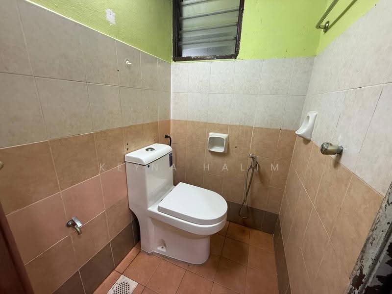 Apartment for Sale at Pangsapuri Putra Indah - Keyna Halim - Bathroom - PropertyGuru.com.my