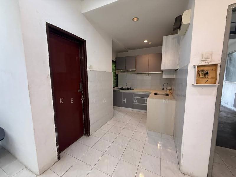 Apartment for Sale at Pangsapuri Putra Indah - Keyna Halim - Kitchen - PropertyGuru.com.my