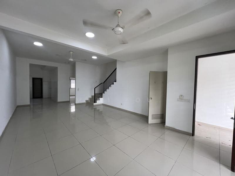 2-storey Terraced House for Sale in Bandar Rimbayu (Telok Panglima Garang) - Miki You - Living Room - PropertyGuru.com.my