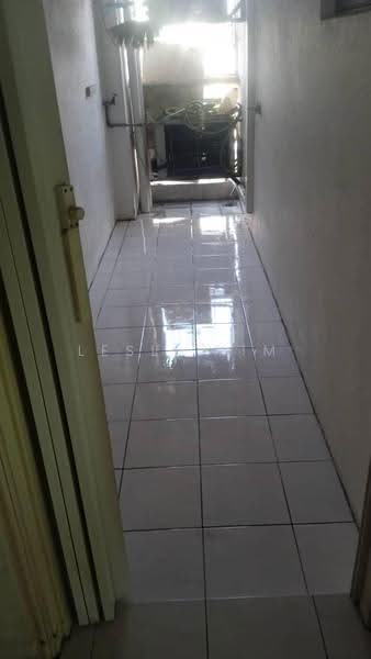 Kondominium untuk Disewa di Vista Millennium Condominium - Lesli Yim - Corridor - PropertyGuru.com.my