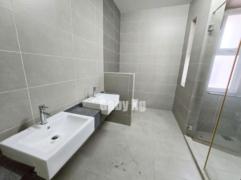 Rumah Berkembar untuk Dijual di Bandar Sungai Long (Selangor) - Gaby Ng - Bathroom - PropertyGuru.com.my