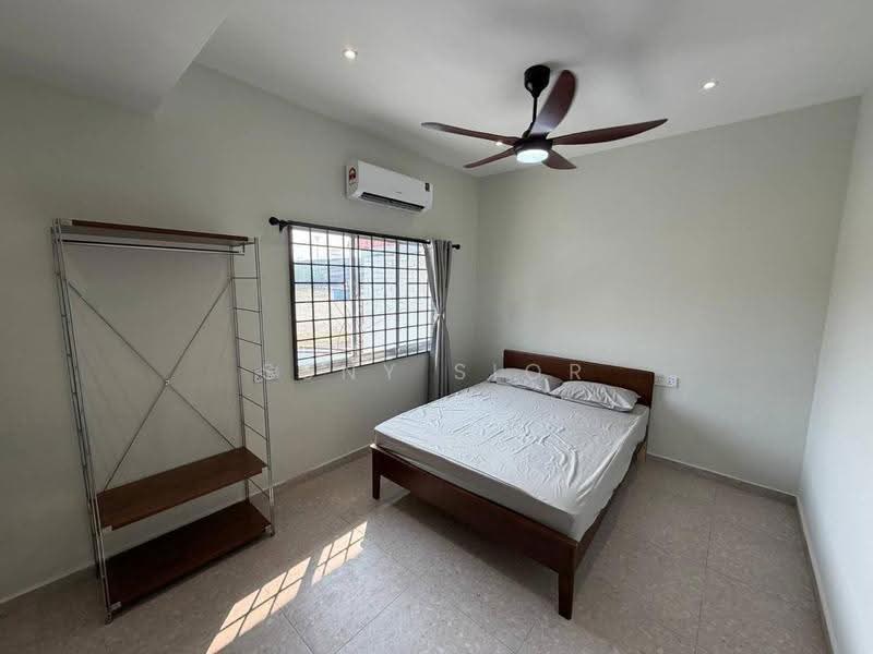 Semi-Detached House for Rent in Taman Stulang Laut (Johor Bahru) - Suny Sior - Bedroom - PropertyGuru.com.my