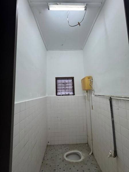 Semi-Detached House for Sale in Taman Dato Penggawa Barat (Tampoi) - Sharon Ng - Bathroom - PropertyGuru.com.my