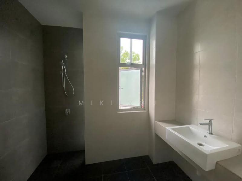 Rumah Teres 2-Tingkat untuk Dijual di Bandar Saujana Putra (Tanjong Duabelas) - Miki You - Bathroom - PropertyGuru.com.my
