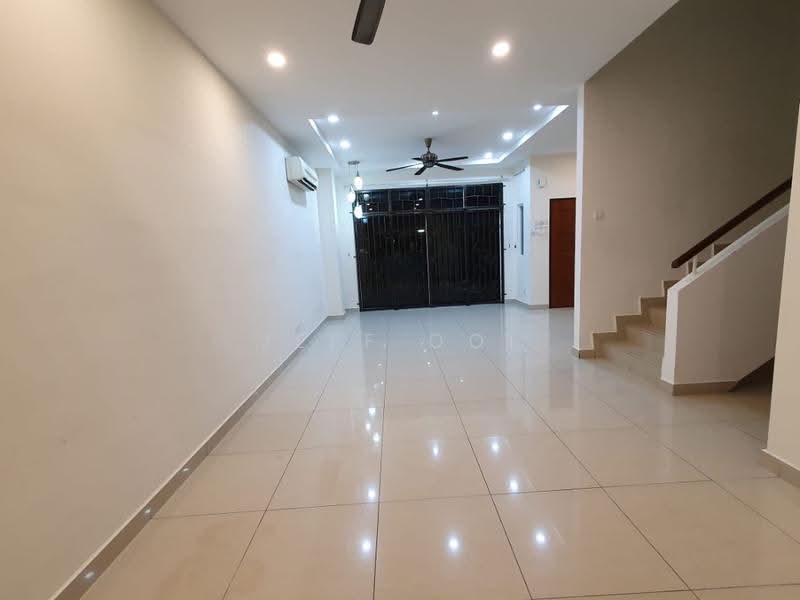 Rumah Teres 3-Tingkat untuk Dijual di Taman Green Lane (Jelutong) - Jeff Ooi - Living Room - PropertyGuru.com.my
