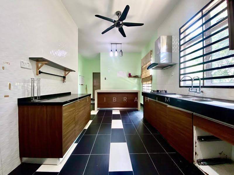 Bungalow House for Sale in Sungai Merab (Dengkil) - Azli Ibrahim - Kitchen - PropertyGuru.com.my