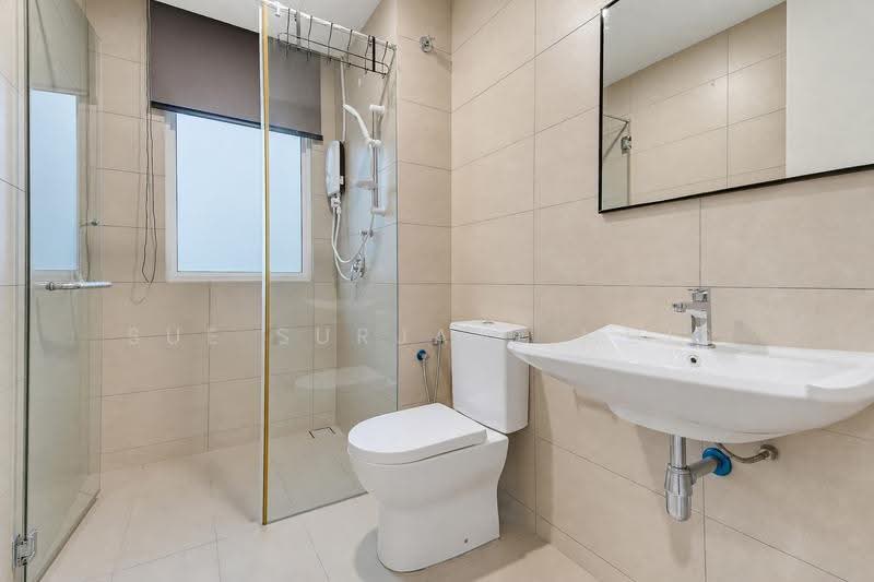Kondominium untuk Disewa di Ferringhi Residence 2 - Sue Surjani Muis - Bathroom - PropertyGuru.com.my